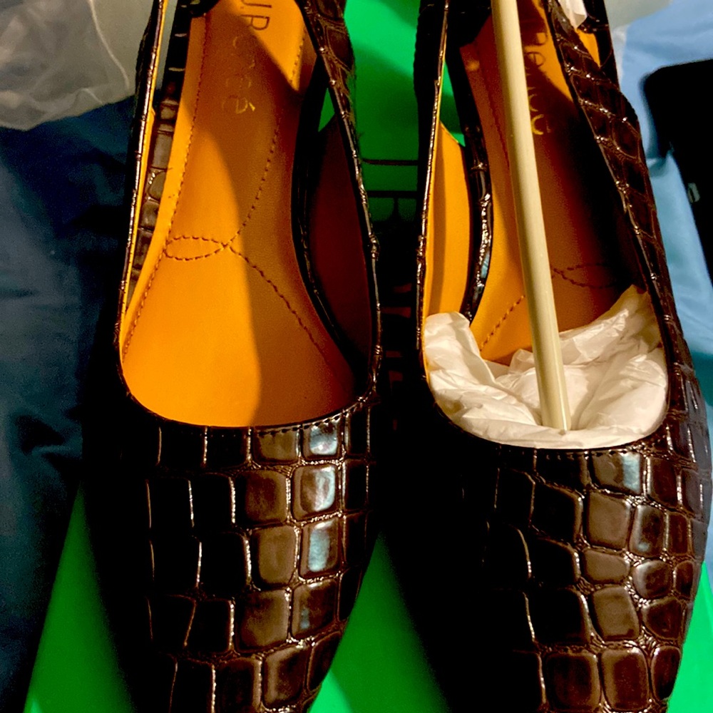 J.Renee shoes size 8 brown in color
